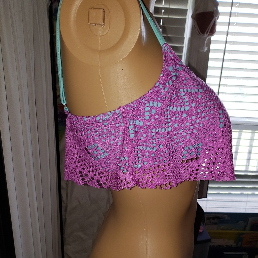 So size medium pink/green Bikini top - Picture 3 of 5